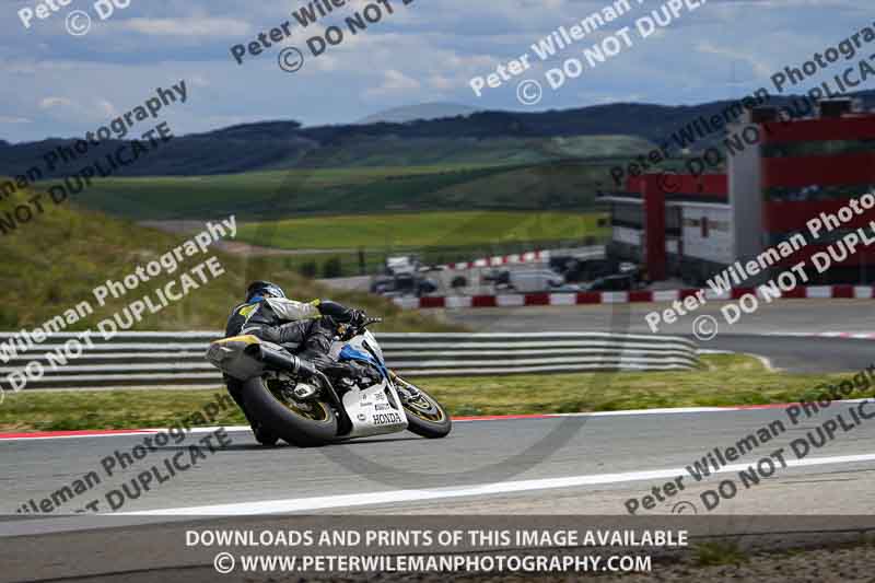 cadwell no limits trackday;cadwell park;cadwell park photographs;cadwell trackday photographs;enduro digital images;event digital images;eventdigitalimages;navarra;no limits trackdays;peter wileman photography;racing digital images;trackday digital images;trackday photos